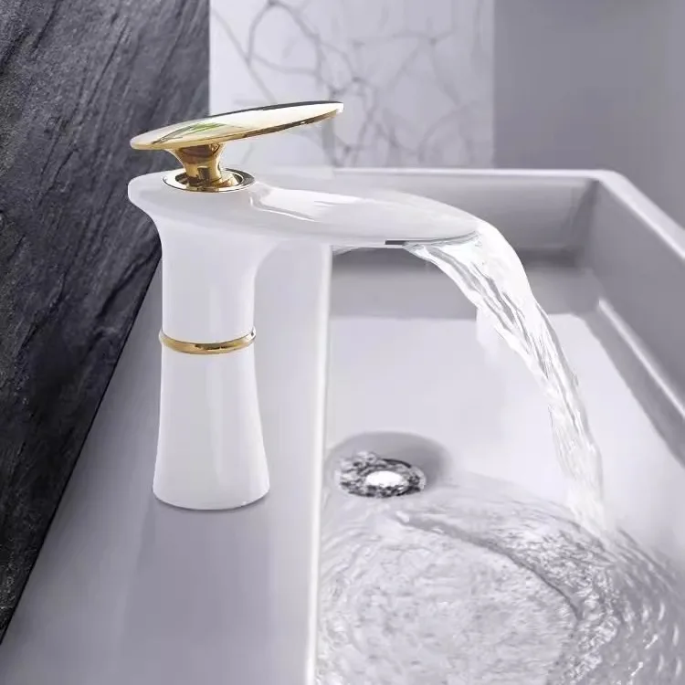 Robinet de lavabo cascade en l - Home Hardware Bathroom Faucets avis et prix